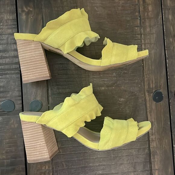 Free People Ruffle Block Heel Sandal Yellow Tan Double Strap Size 9 - Picture 13 of 14